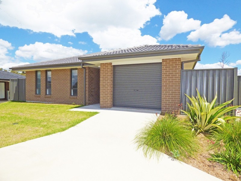 2/10 Martin Crescent, Junction Hill NSW 2460