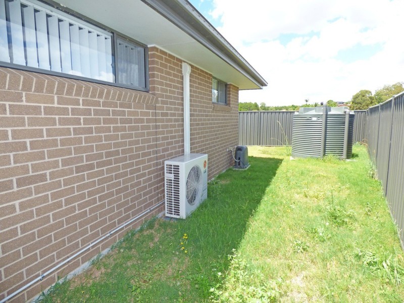 2/10 Martin Crescent, Junction Hill NSW 2460