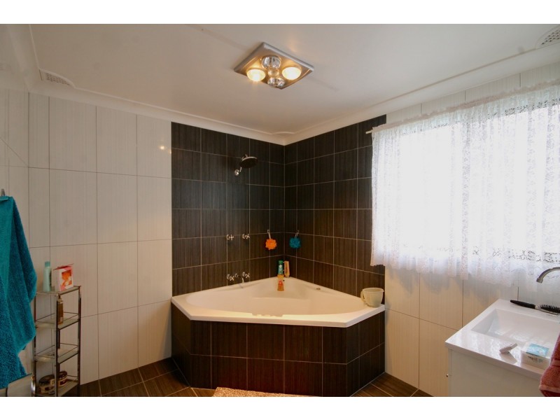 32 Armidale Road, Coutts Crossing NSW 2460