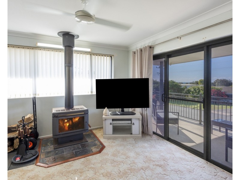 17 Hiawatha Street, Minnie Water NSW 2462