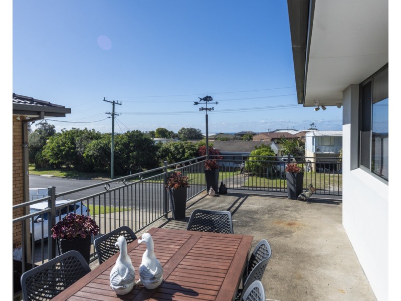 17 Hiawatha Street, Minnie Water NSW 2462