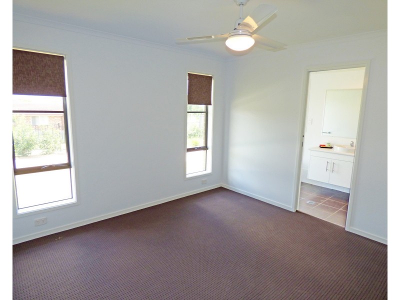 2/10 Martin Crescent, Junction Hill NSW 2460