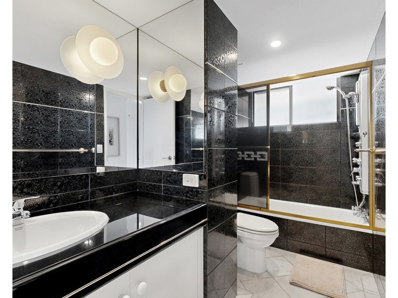 115/17 Bayview Street, Runaway Bay QLD 4216