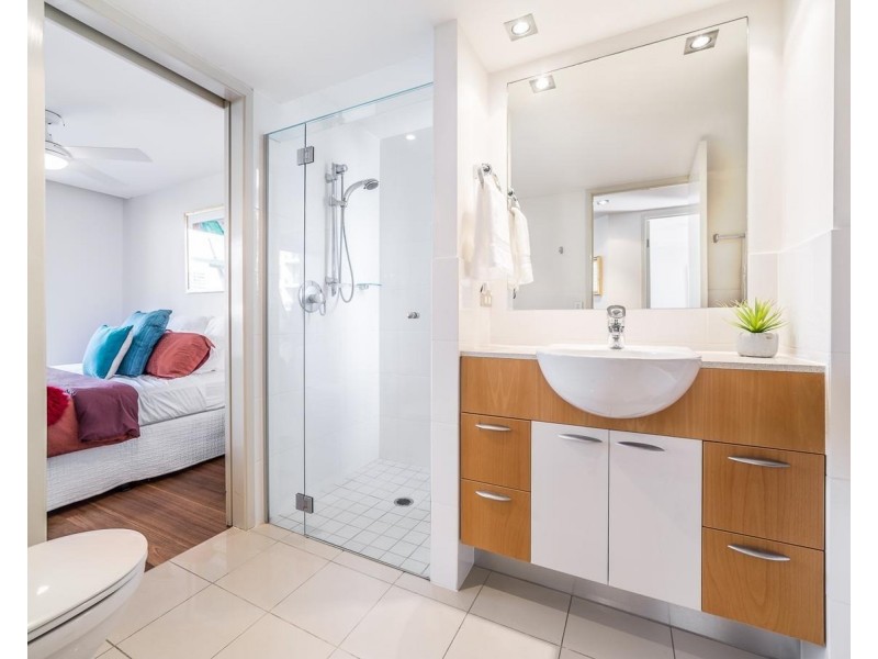 ID:21169735/21-31 Cypress Avenue, Surfers Paradise QLD 4217