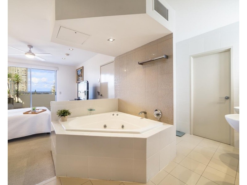 ID:21169735/21-31 Cypress Avenue, Surfers Paradise QLD 4217