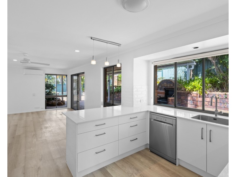 4 Berri Place, Helensvale QLD 4212