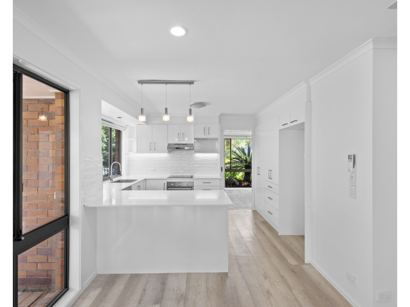 4 Berri Place, Helensvale QLD 4212
