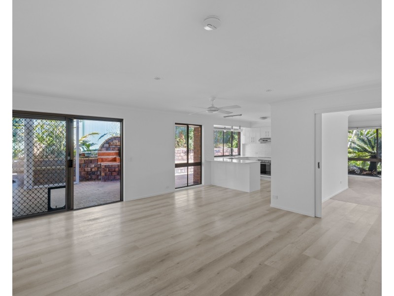 4 Berri Place, Helensvale QLD 4212