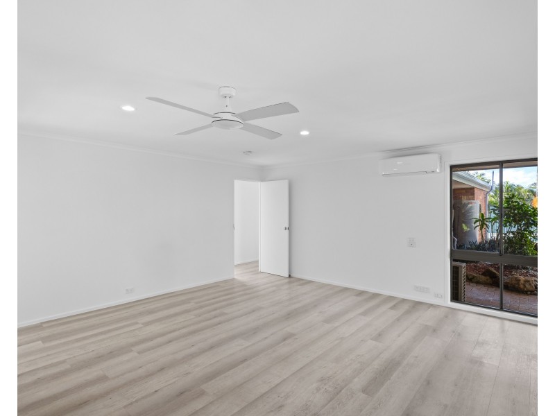 4 Berri Place, Helensvale QLD 4212