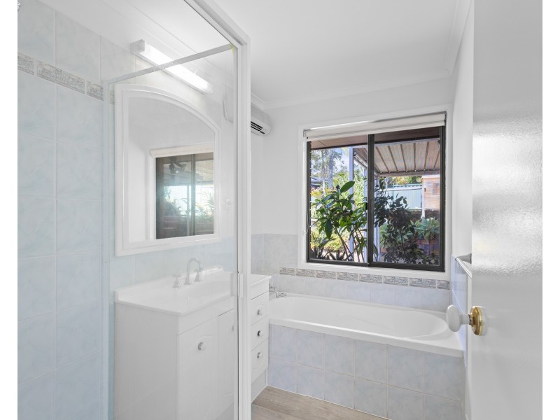 4 Berri Place, Helensvale QLD 4212