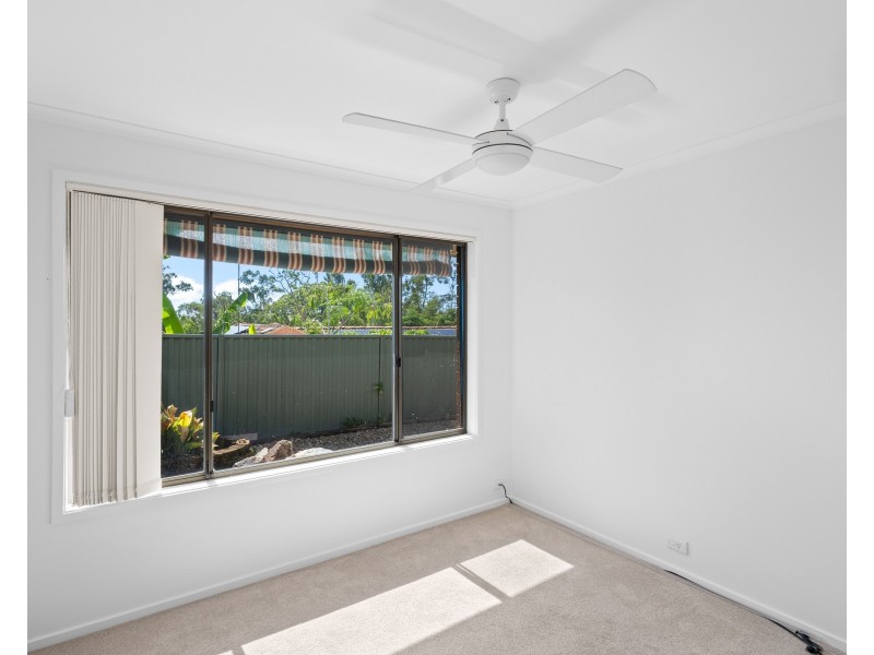 4 Berri Place, Helensvale QLD 4212