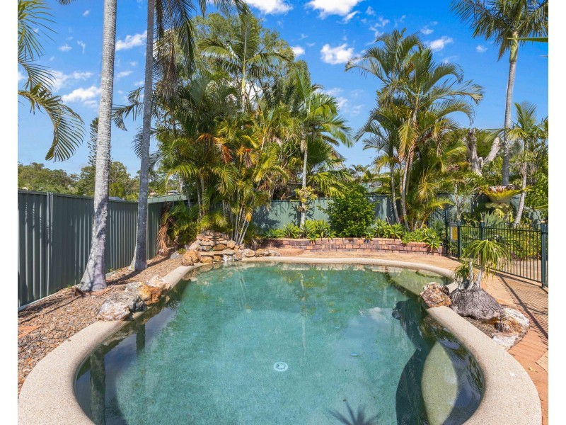 4 Berri Place, Helensvale QLD 4212