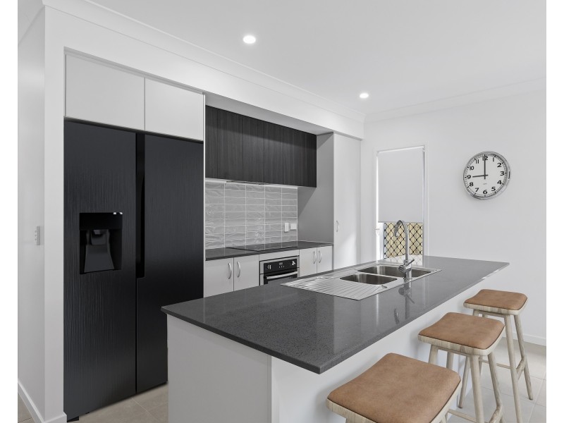 85 Sunny Crescent, Ripley QLD 4306
