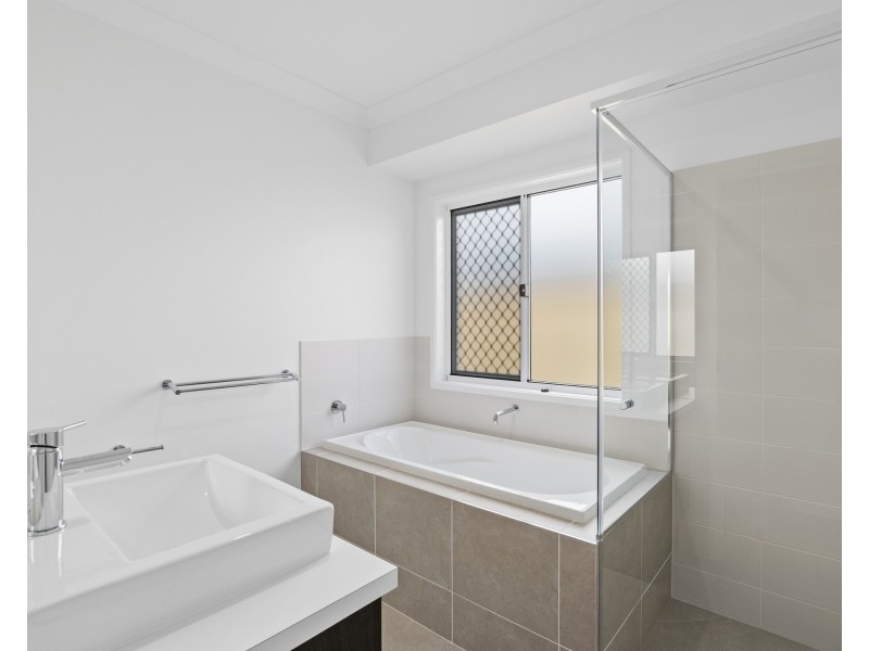 85 Sunny Crescent, Ripley QLD 4306