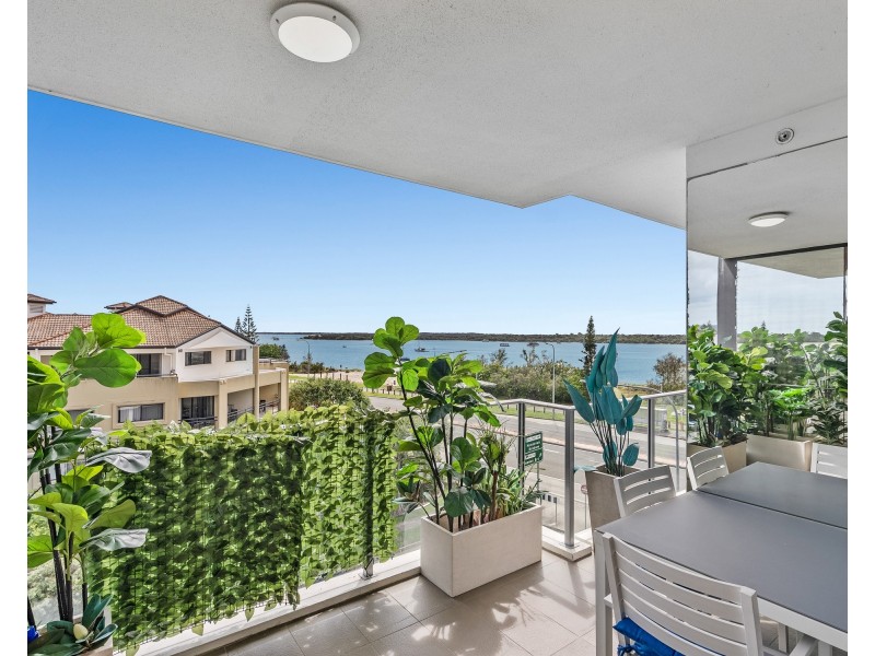 402/388 marine parade, Labrador QLD 4215