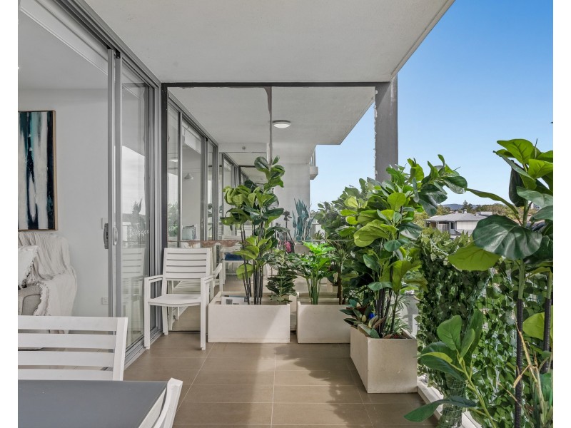 402/388 marine parade, Labrador QLD 4215