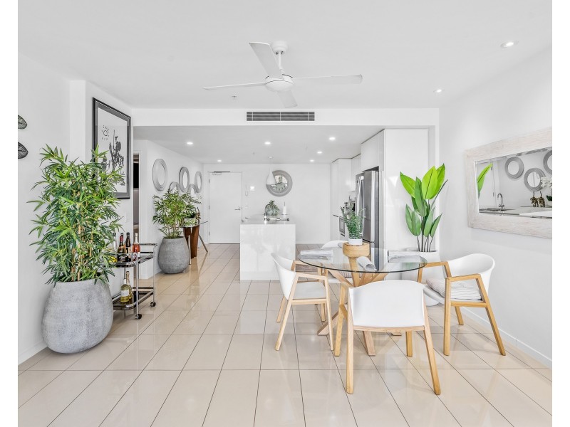 402/388 marine parade, Labrador QLD 4215
