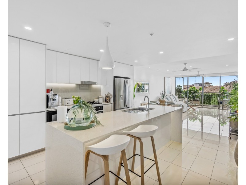 402/388 marine parade, Labrador QLD 4215