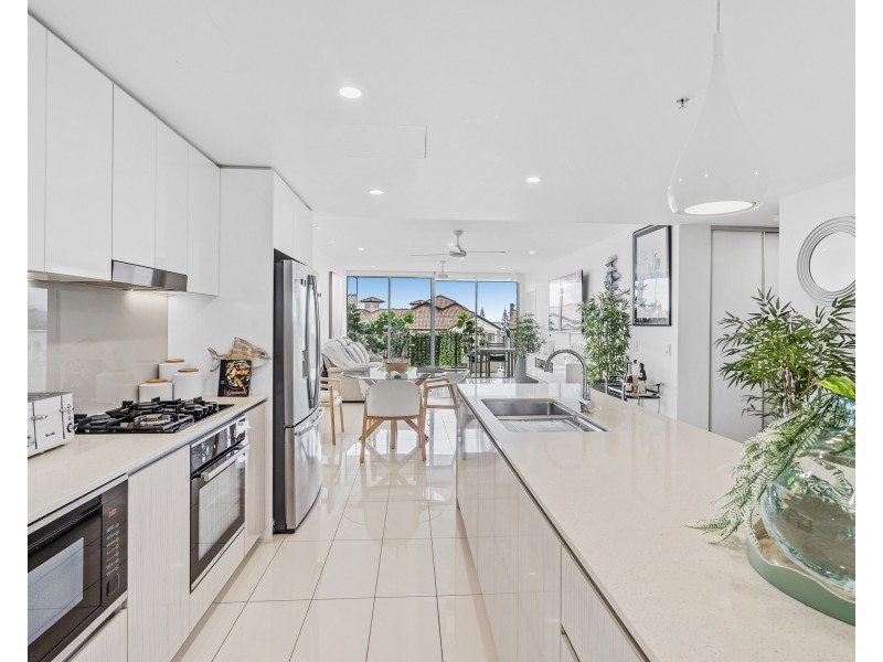 402/388 marine parade, Labrador QLD 4215