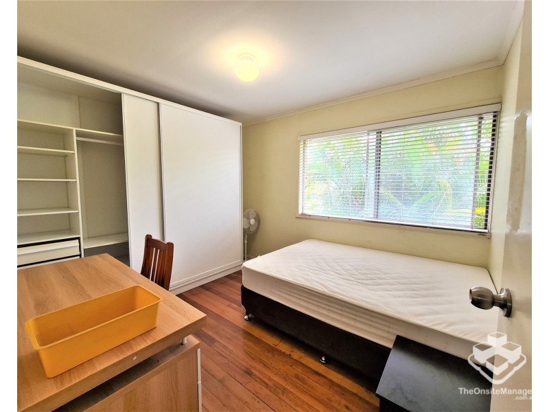 2/9 Omeo Street, Macgregor QLD 4109