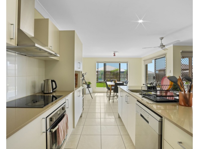 38 Stradbroke Crescent, Springfield Lakes QLD 4300