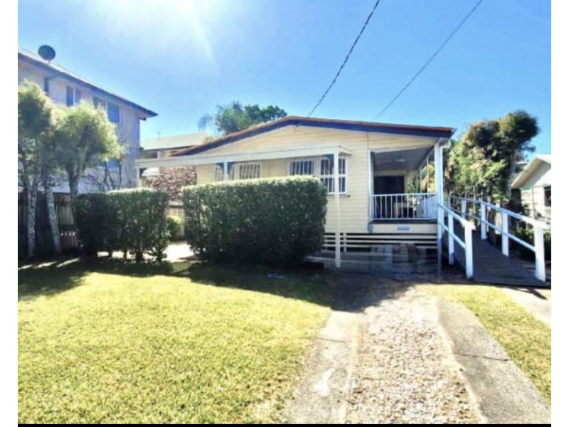 67 Worendo Street, Southport QLD 4215