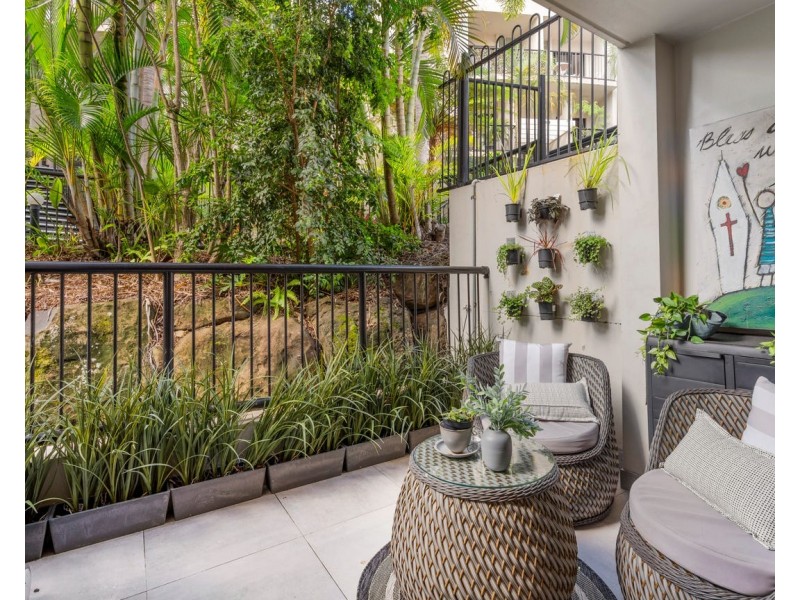 ID:21173560/1 Great Hall Drive, Miami QLD 4220