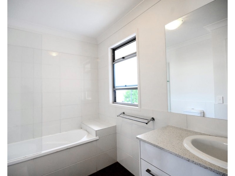 55/51 River Road, Bundamba QLD 4304