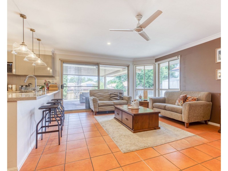 4 Glider Cl, Doolandella QLD 4077