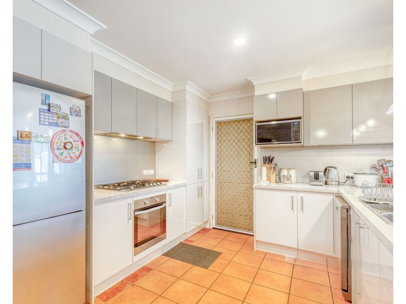 4 Glider Cl, Doolandella QLD 4077