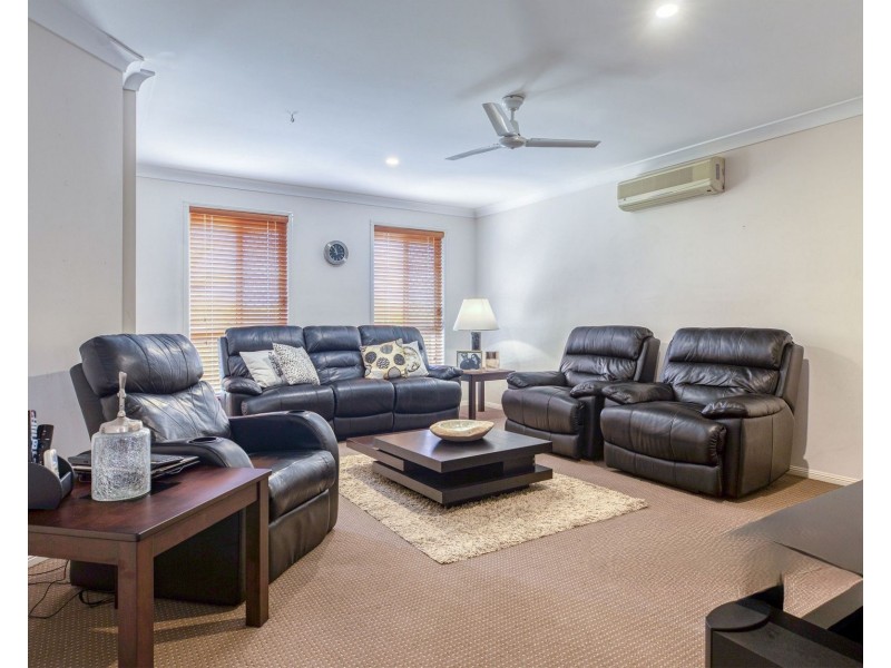 4 Glider Cl, Doolandella QLD 4077