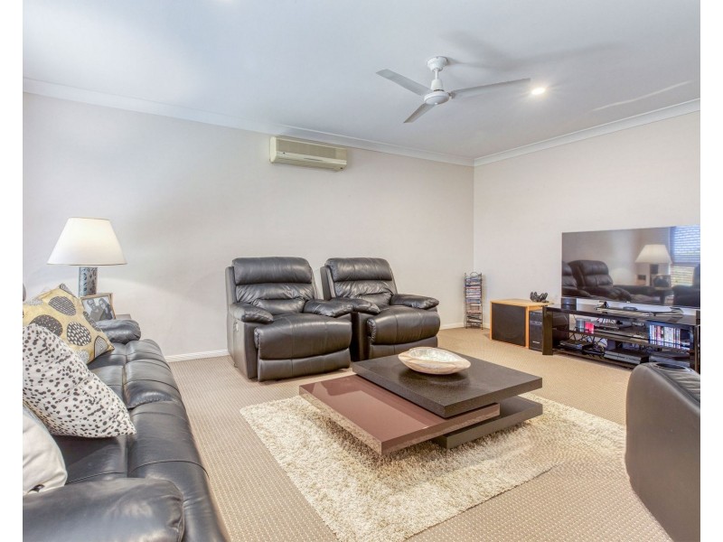 4 Glider Cl, Doolandella QLD 4077