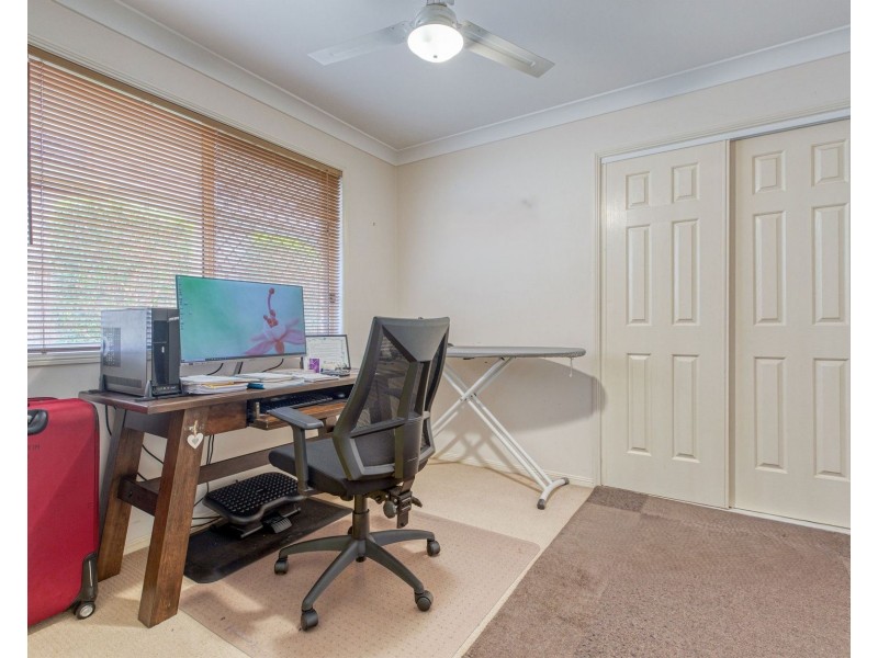 4 Glider Cl, Doolandella QLD 4077