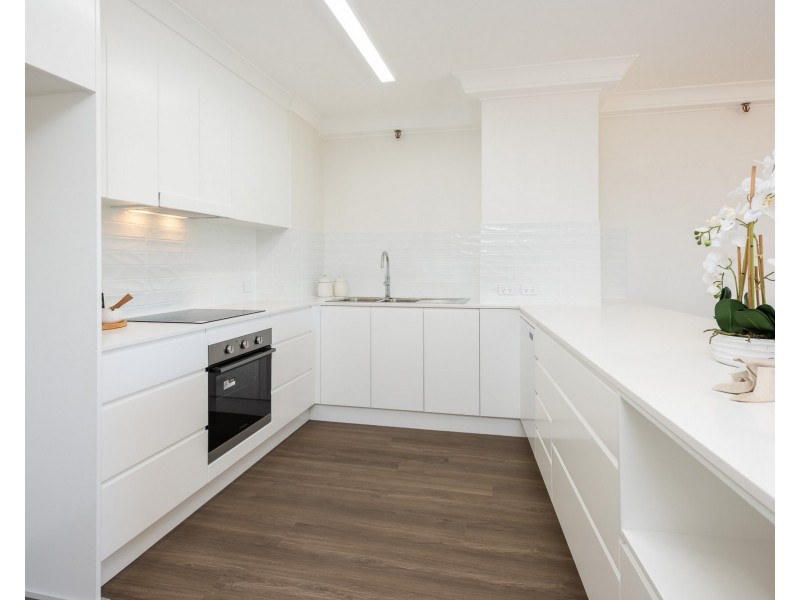 16/2 Admiralty Drive, Surfers Paradise QLD 4217