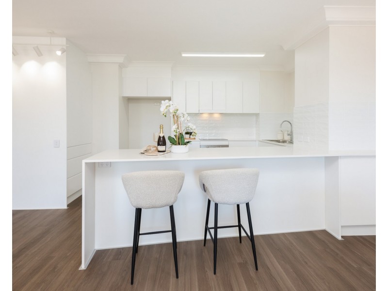 16/2 Admiralty Drive, Surfers Paradise QLD 4217