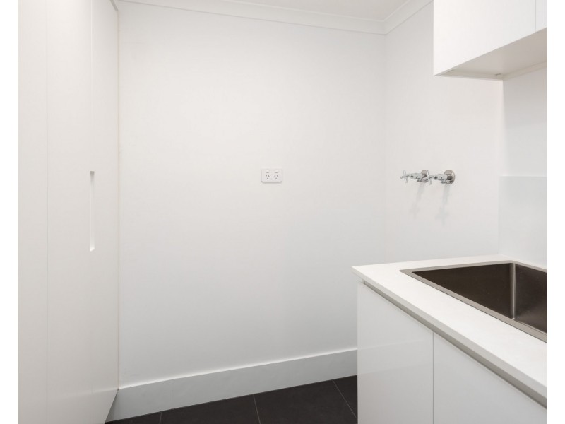 16/2 Admiralty Drive, Surfers Paradise QLD 4217