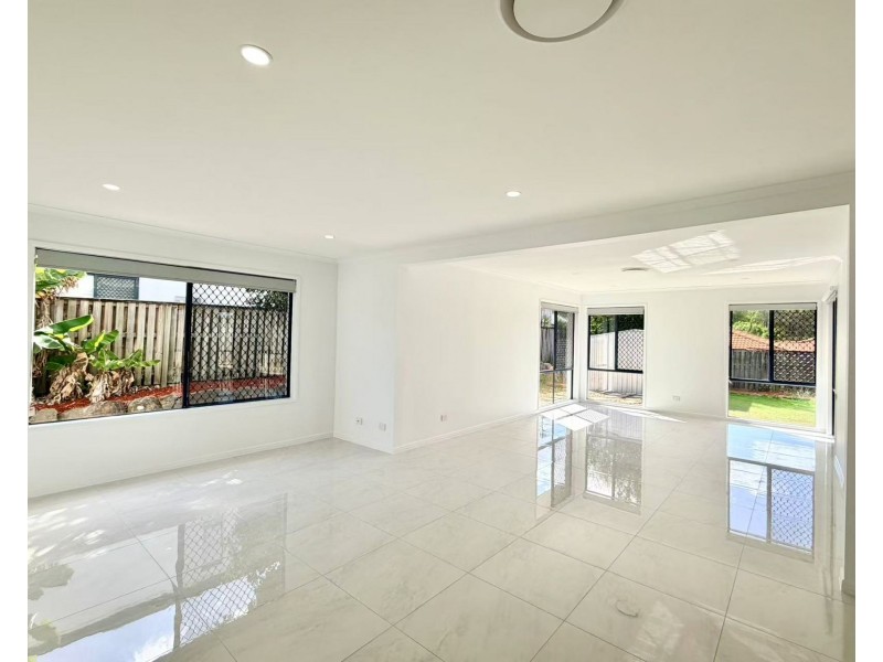 8 Lancaster Circuit, Stretton QLD 4116