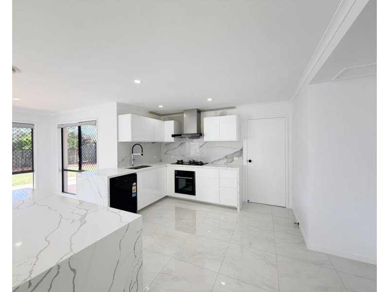 8 Lancaster Circuit, Stretton QLD 4116