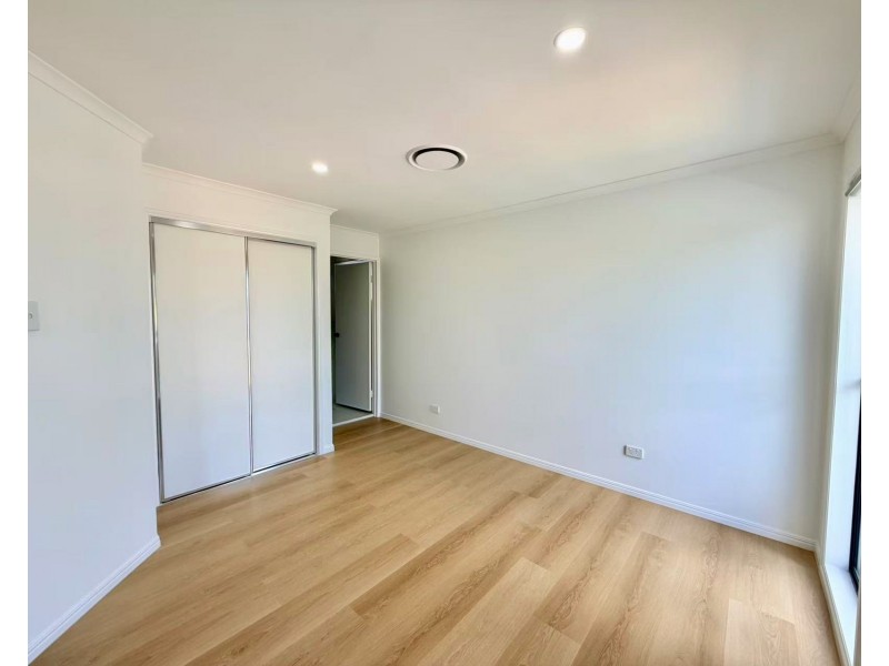 8 Lancaster Circuit, Stretton QLD 4116