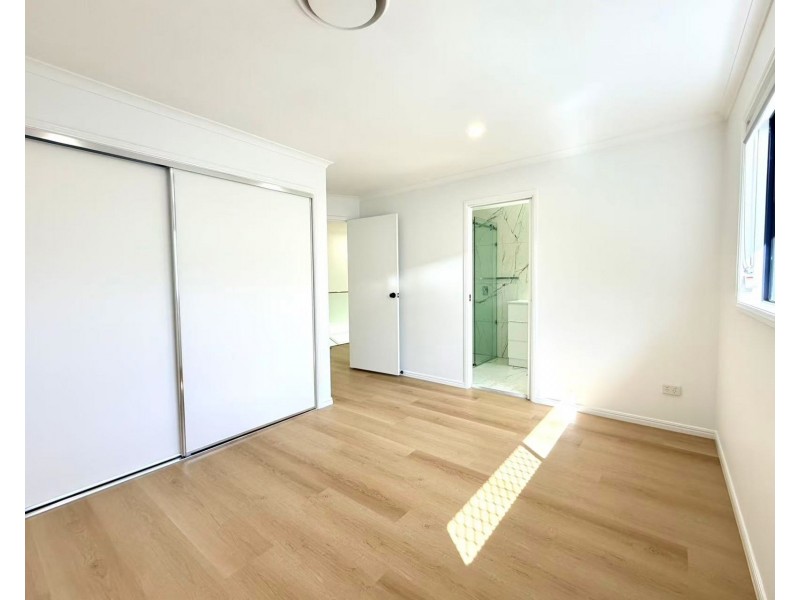 8 Lancaster Circuit, Stretton QLD 4116