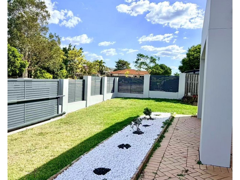 8 Lancaster Circuit, Stretton QLD 4116