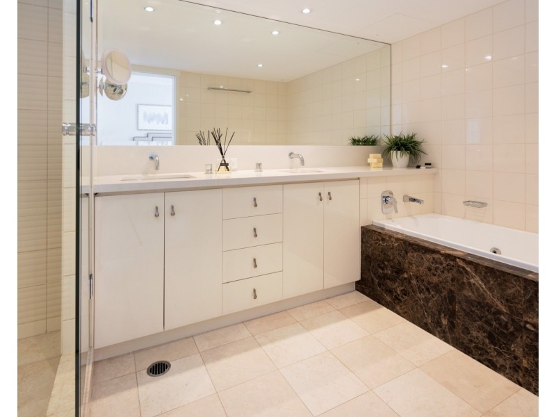 ID:21174033/6 Merthyr Road, New Farm QLD 4005