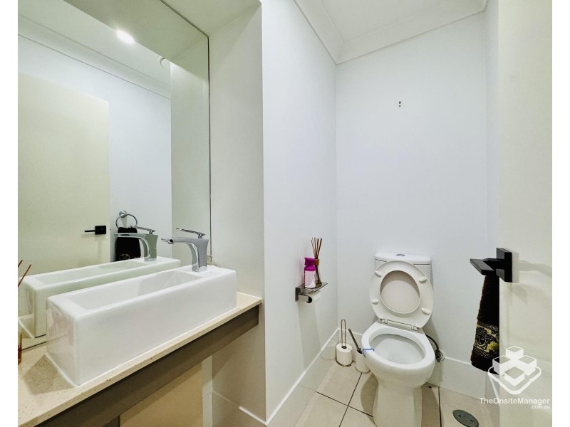 10/446 Pine Ridge Road, Coombabah QLD 4216