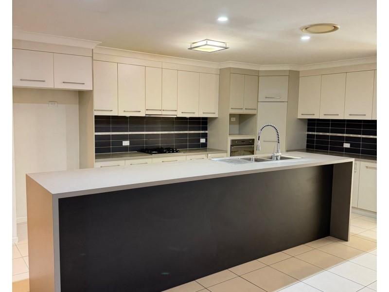 13 Kensington Court, Glenella QLD 4740