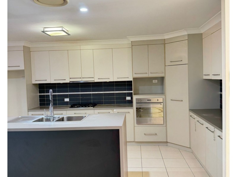 13 Kensington Court, Glenella QLD 4740