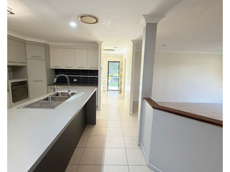 13 Kensington Court, Glenella QLD 4740