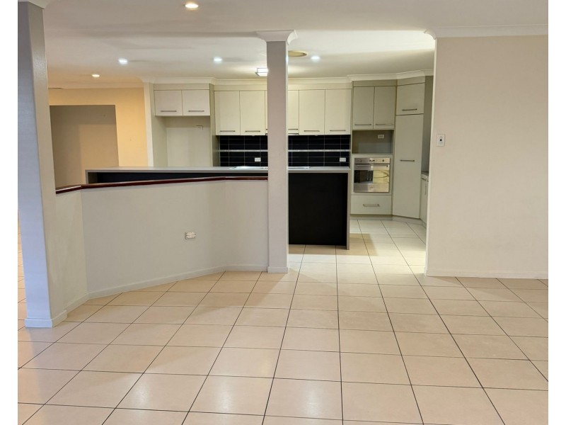 13 Kensington Court, Glenella QLD 4740