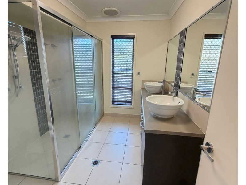 13 Kensington Court, Glenella QLD 4740