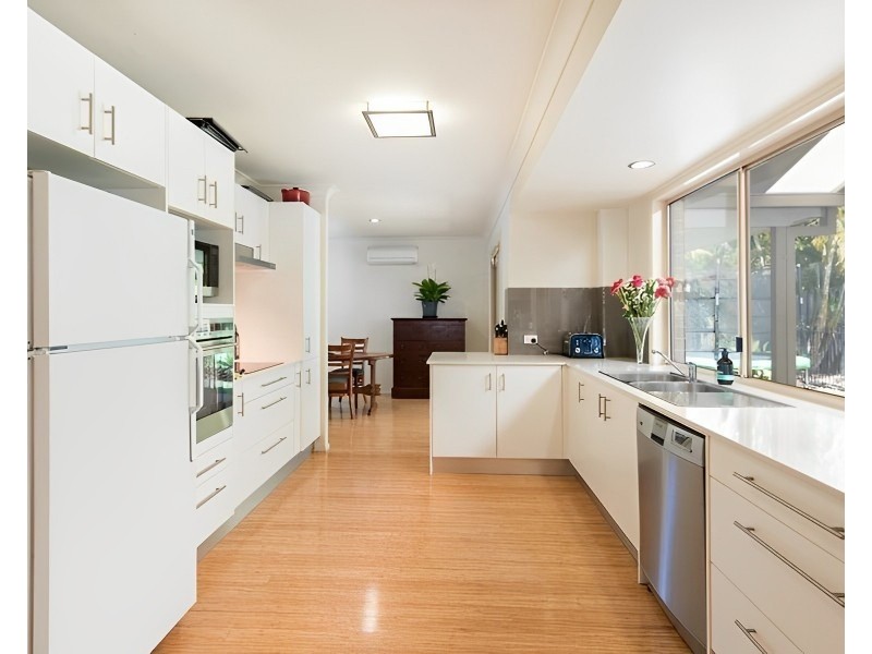 16 Palm Street, Kenmore QLD 4069