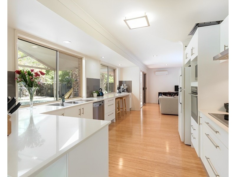 16 Palm Street, Kenmore QLD 4069